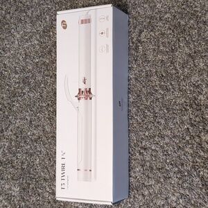 T3 Ceramic Curling Iron 1 1/4”